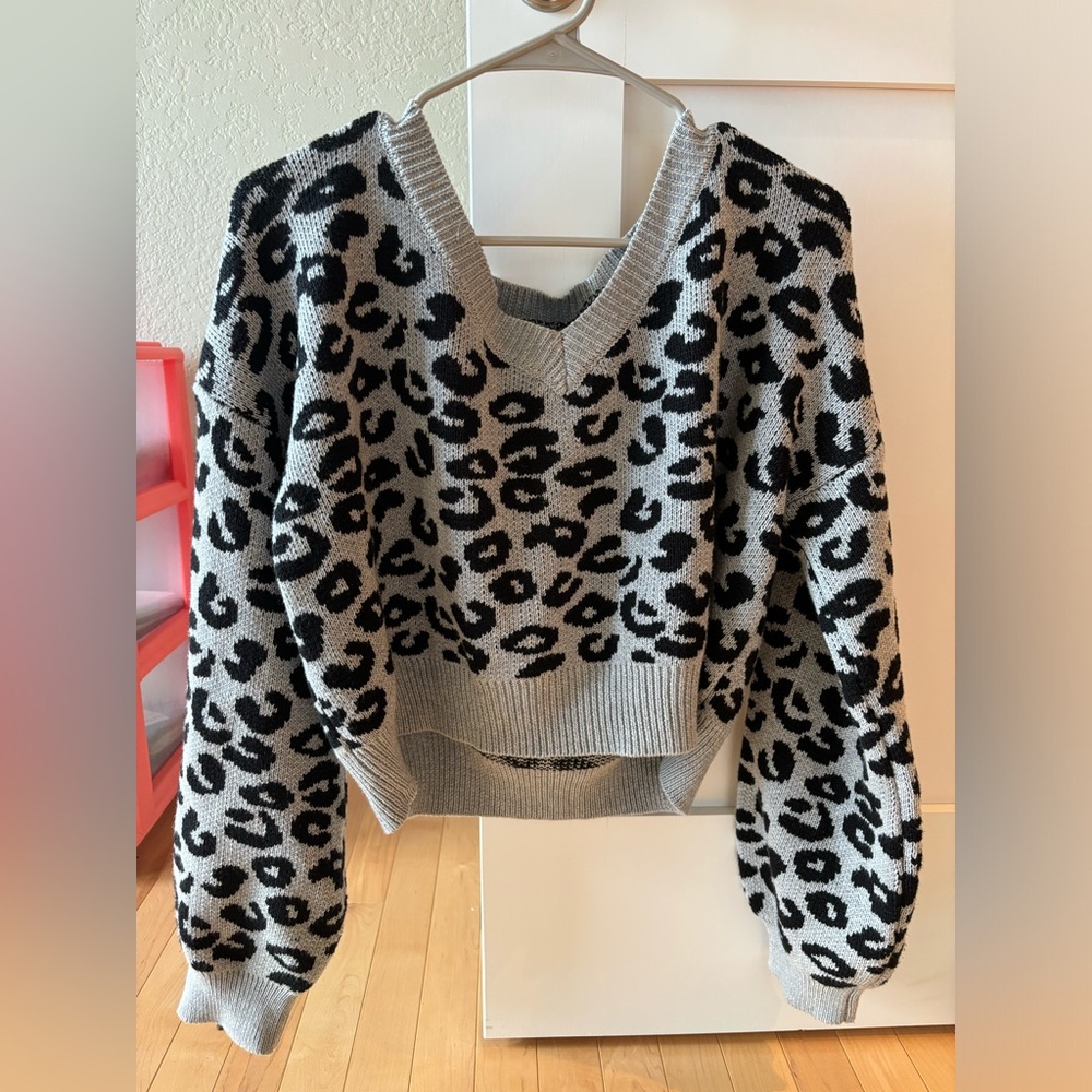 Women’s cheetah print cropped sweater